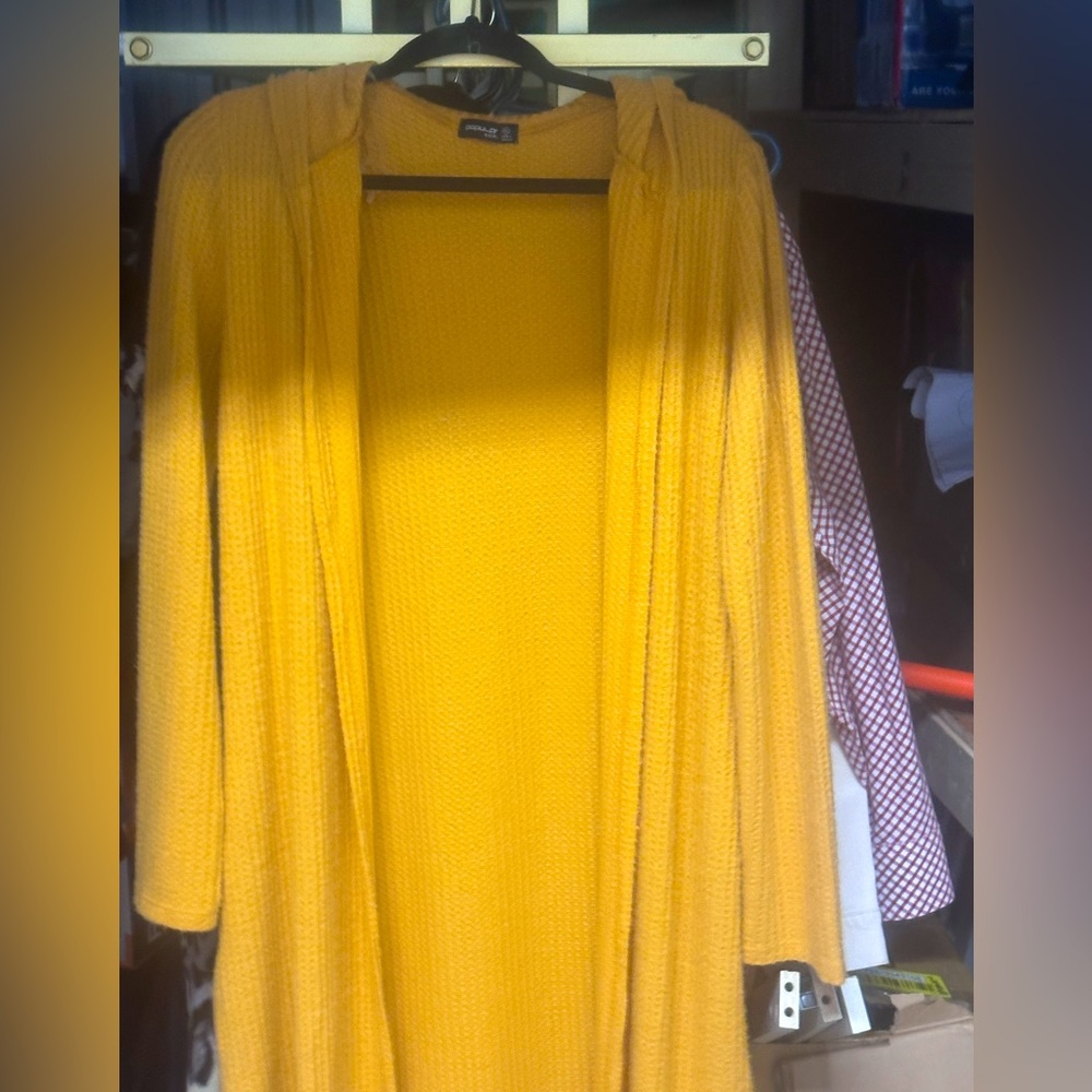 XL Women’s Sweater Accessory with hood. Gold.